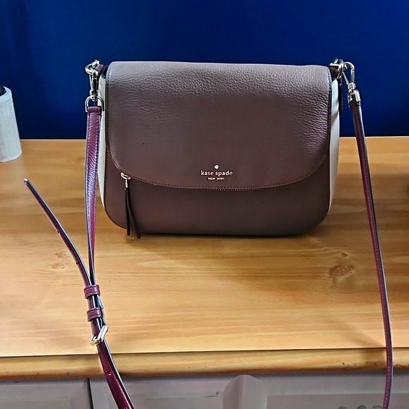 kate spade Handbags - KATE SPADE CROSSBODY BAG